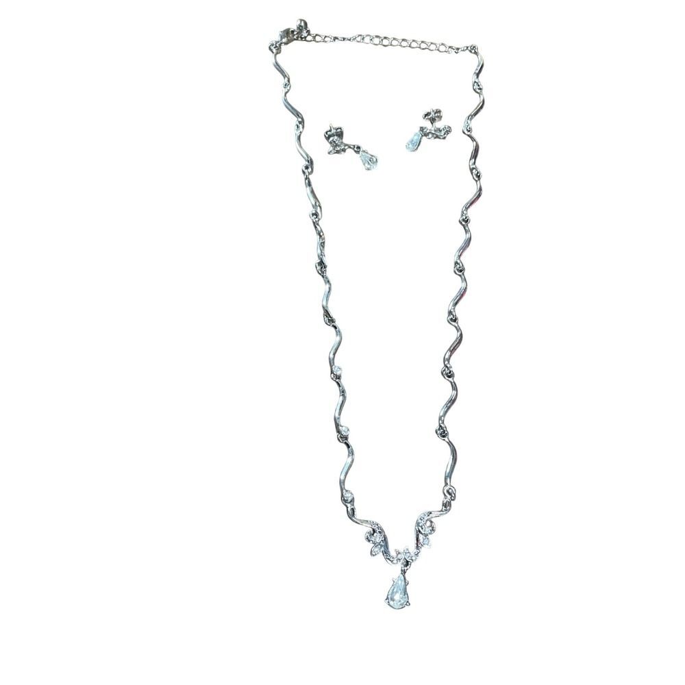 Silver Tone Wavy Link Necklace and Teardrop‎ Earrings Jewelry Set